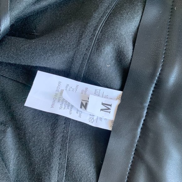 Fauz leather pants with slit at ankle - Picture 2 of 2